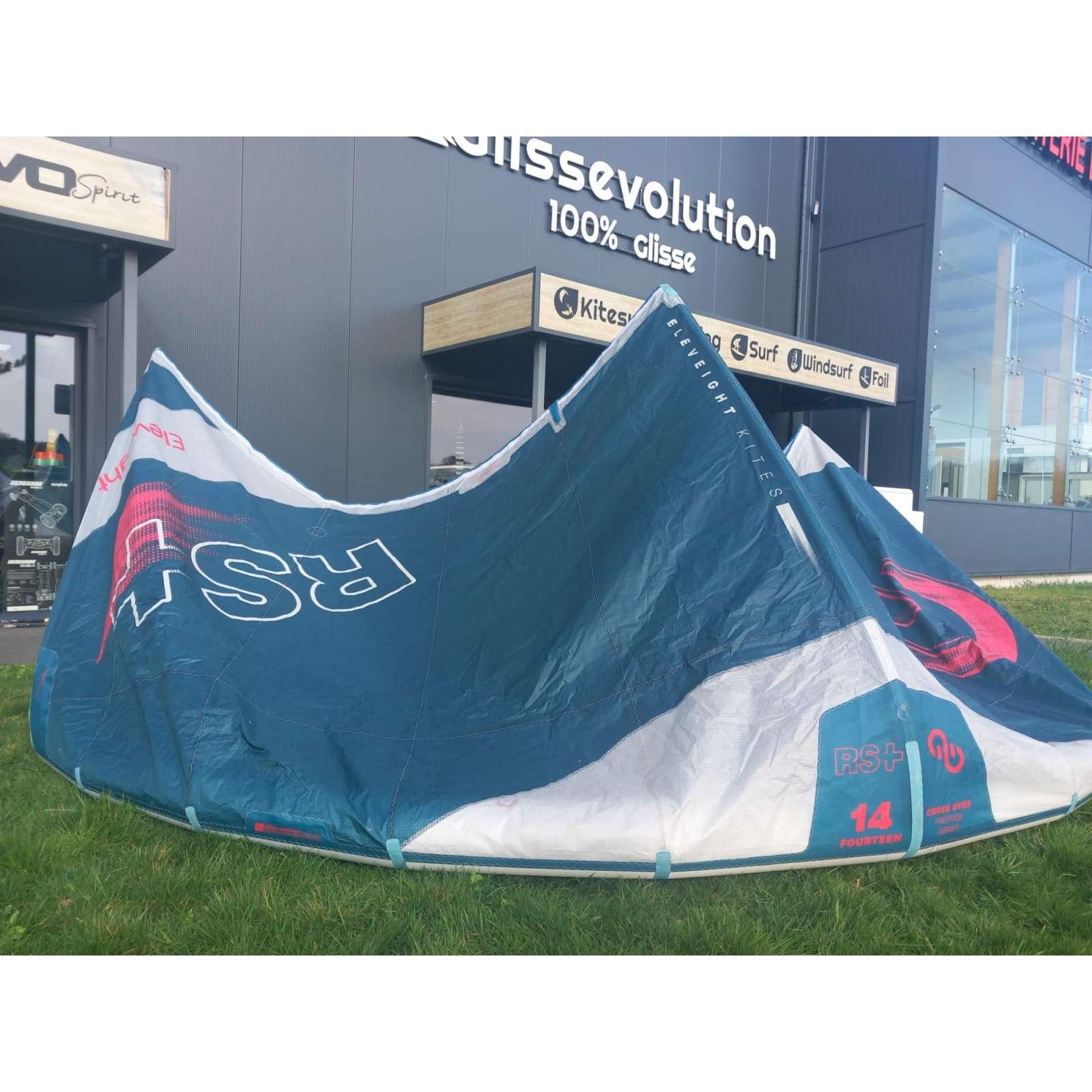 Occasion Eleveight RS+ V1 14m - devant magasin