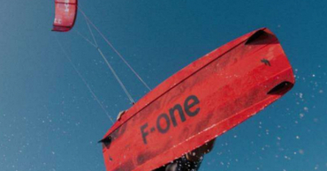 Guide complet 2026 : comment choisir son twintip de kitesurf ?